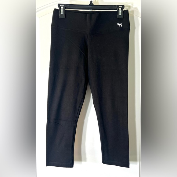 PINK Victoria’s Secret Capris - Picture 1 of 3